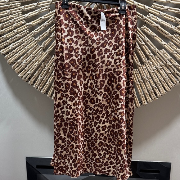 Ann Taylor Dresses & Skirts - Leopard Print Satin Skirt